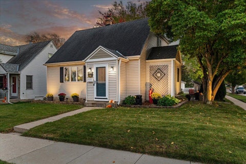Photo of 8543 W Cleveland Ave, West Allis, WI 53227 (MLS # 1985972)
