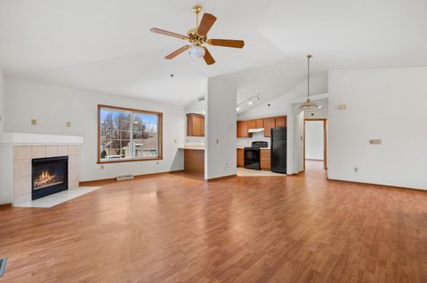 Photo of 9151 S Aspen Dr, Oak Creek, WI 53154 (MLS # 1946861)