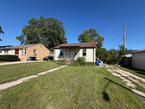 Photo of 1939 Cleveland Ave, Racine, WI 53405 (MLS # 1980622)
