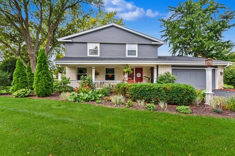 Photo of 3250 W Rochelle Ave, Glendale, WI 53209 (MLS # 1979191)