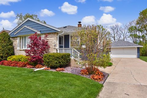 Photo of 810 Carrington Ave, South Milwaukee, WI 53172 (MLS # 1961628)