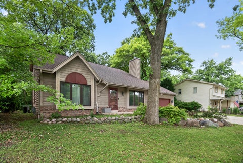 Photo of 9015 S 84th St, Franklin, WI 53132 (MLS # 1966642)