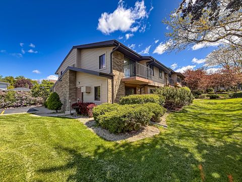 Photo of 306 Sheffield Rd, Waukesha, WI 53186 (MLS # 1962271)