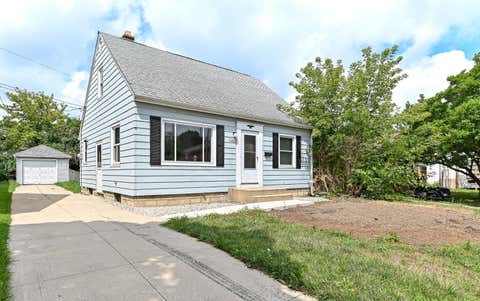 Photo of 2321 S 82nd St, West Allis, WI 53219 (MLS # 1975648)