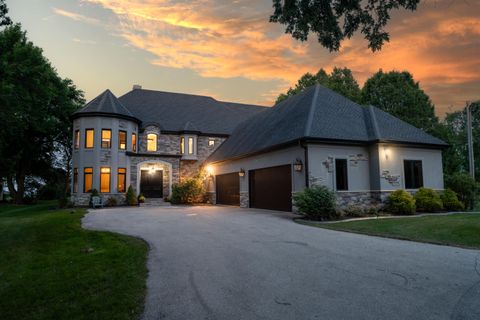 Photo of 12420 N Lake Shore Dr, Mequon, WI 53092 (MLS # 1929642)