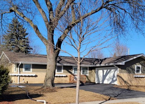 Photo of 1116 E Marquette Ave, Oak Creek, WI 53154 (MLS # 1908843)