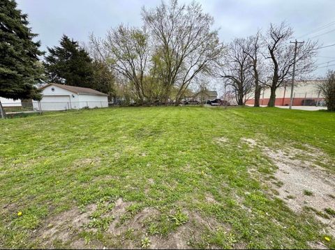Photo of 1337 Kewaunee St, Racine, WI 53404 (MLS # 1964754)