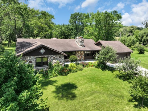 Photo of 5625 S Martin Rd, New Berlin, WI 53146 (MLS # 1926422)