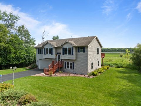 Photo of W3647 Lakeview Dr, Geneva, WI 53147 (MLS # 1969341)
