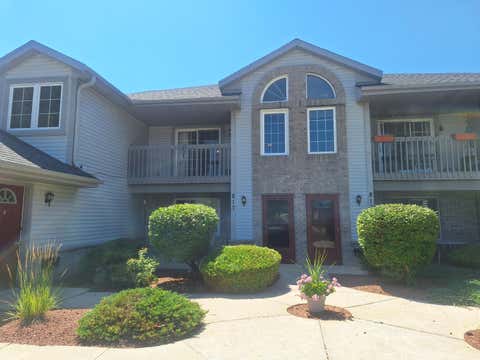 Photo of 817 Quinlan Dr, Pewaukee, WI 53072 (MLS # 1973804)