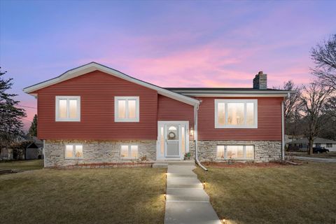 Photo of 408 Acorn Rd, West Bend, WI 53090 (MLS # 1953598)