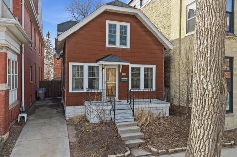 Photo of 1941 N Bartlett St, Milwaukee, WI 53202 (MLS # 1955339)