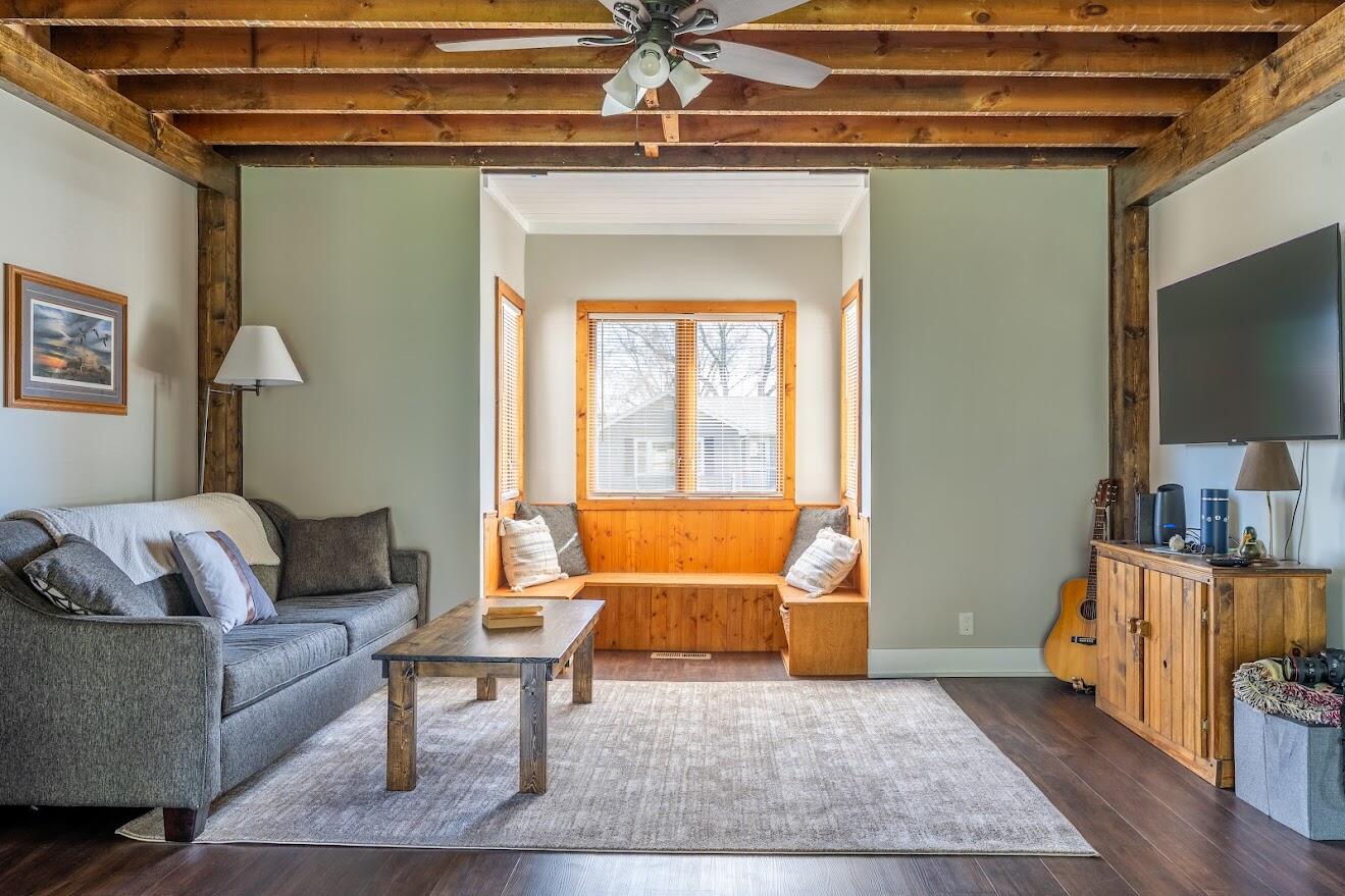 Fontana, Wisconsin 53125, United States, 3 Bedrooms Bedrooms, ,3 BathroomsBathrooms,Residential,Active,231313