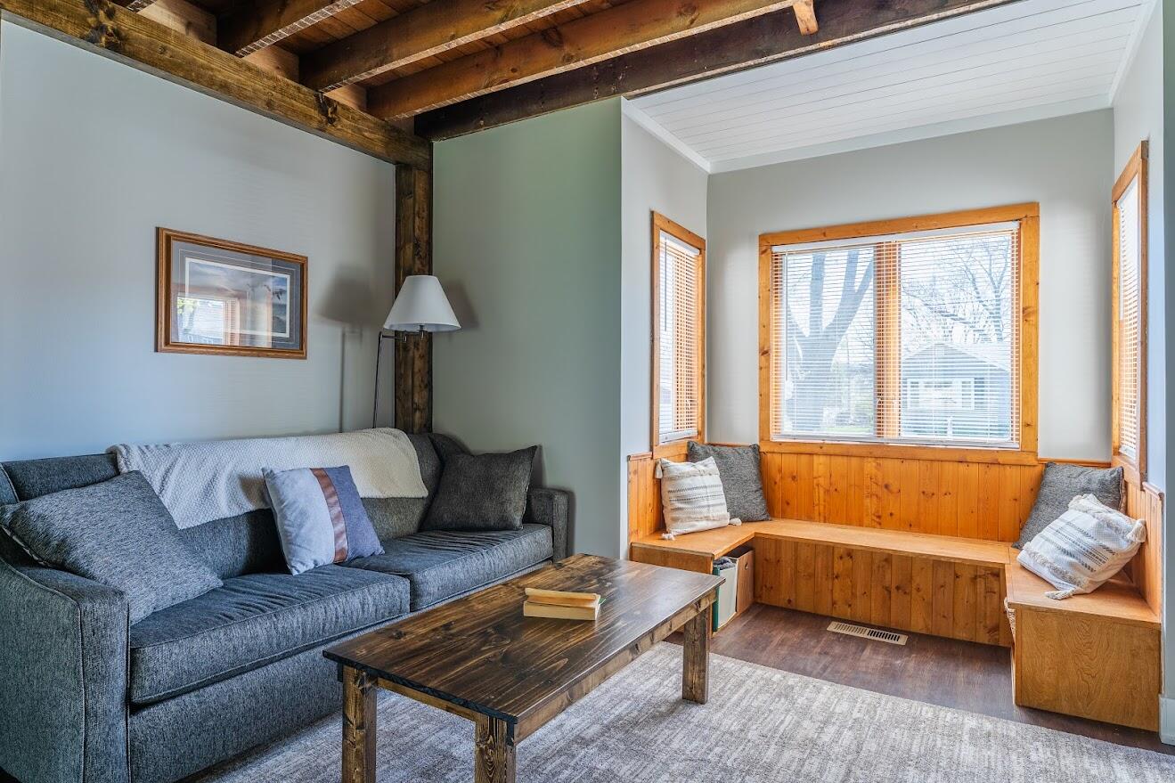 Fontana, Wisconsin 53125, United States, 3 Bedrooms Bedrooms, ,3 BathroomsBathrooms,Residential,Active,231313