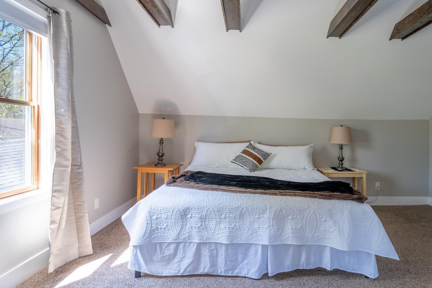 Fontana, Wisconsin 53125, United States, 3 Bedrooms Bedrooms, ,3 BathroomsBathrooms,Residential,Active,231313