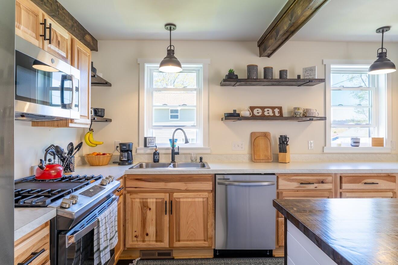 Fontana, Wisconsin 53125, United States, 3 Bedrooms Bedrooms, ,3 BathroomsBathrooms,Residential,Active,231313