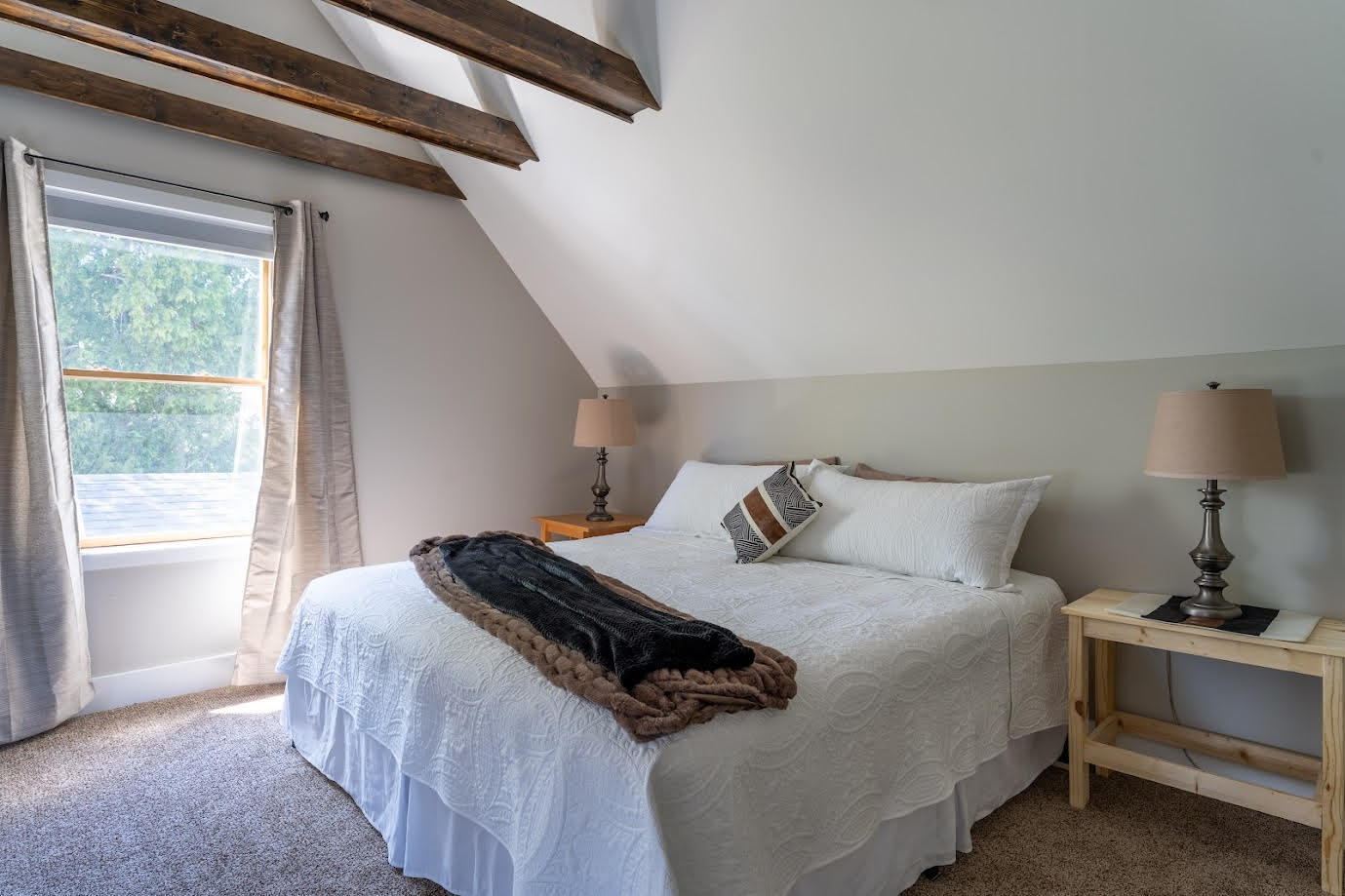 Fontana, Wisconsin 53125, United States, 3 Bedrooms Bedrooms, ,3 BathroomsBathrooms,Residential,Active,231313