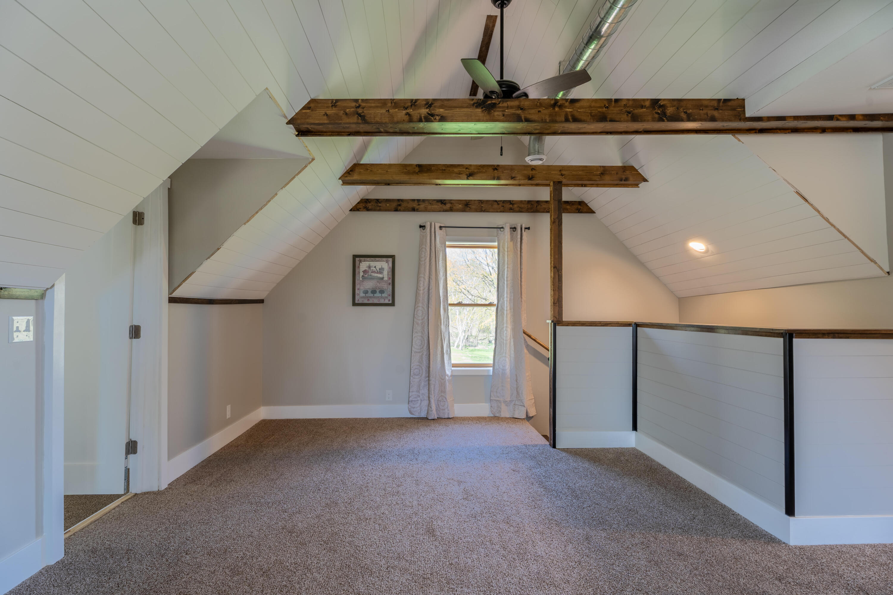 Fontana, Wisconsin 53125, United States, 3 Bedrooms Bedrooms, ,3 BathroomsBathrooms,Residential,Active,231313