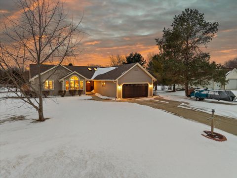 Photo of S47W25739 Wood Lilly Ln, Waukesha, WI 53189 (MLS # 1954303)