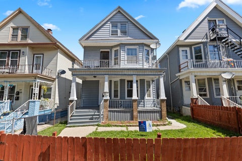 Photo of 1822 W Rogers St, Milwaukee, WI 53204 (MLS # 1968805)