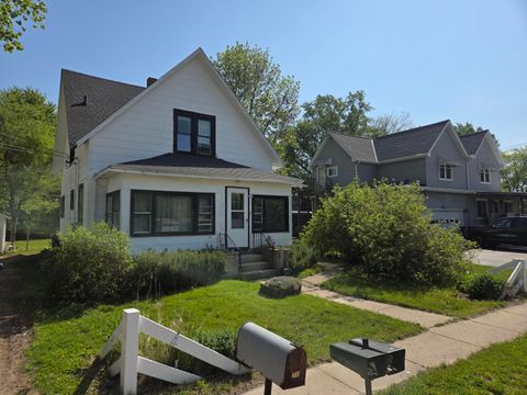 Photo of 318 Madison St, Walworth, WI 53184 (MLS # 1962726)