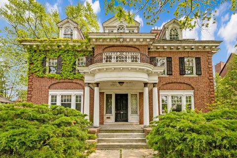 Photo of 2242 N Lake Dr, Milwaukee, WI 53202 (MLS # 1921794)