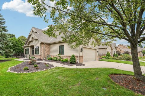 Photo of 8517 S Country Club Dr, Franklin, WI 53132 (MLS # 1931884)