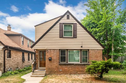 Photo of 4631 W Keefe Ave, Milwaukee, WI 53216 (MLS # 1971774)