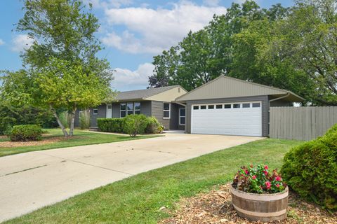 Photo of 3101 7th Ave, South Milwaukee, WI 53172 (MLS # 1929301)