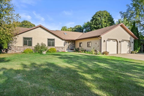 Photo of 1882 Butternut Ln, Cedarburg, WI 53024 (MLS # 1934973)