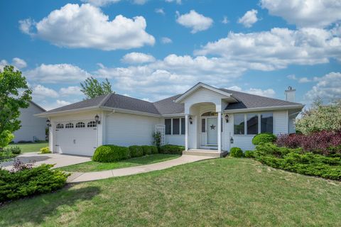 Photo of 168 White Oak Ct, Union Grove, WI 53182 (MLS # 1965379)