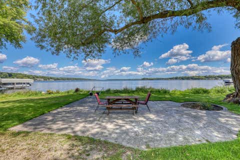 Photo of W304N2426 Maple Ave, Delafield, WI 53072 (MLS # 1977071)