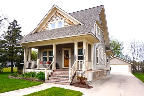 Photo of 121 N Milwaukee St, Fredonia, WI 53021 (MLS # 1963695)