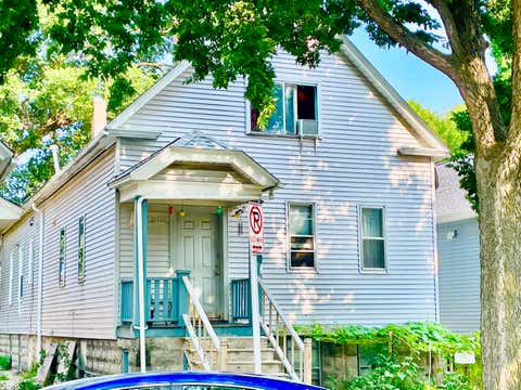 Photo of 2560 S 12th St, Milwaukee, WI 53215 (MLS # 1973642)