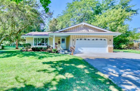 Photo of 5726 W Cascade Dr, Franklin, WI 53132 (MLS # 1930926)