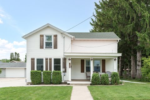 Photo of 411 N Warren St, Watertown, WI 53098 (MLS # 1963766)