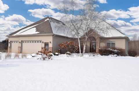 Photo of N6393 Tradewinds Cir, Beaver Dam, WI 53916 (MLS # 1944703)