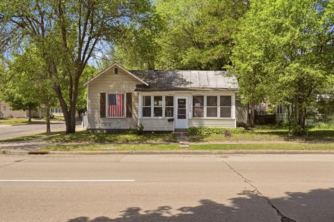 Photo of 303 Rose St, La Crosse, WI 54603 (MLS # 1966629)