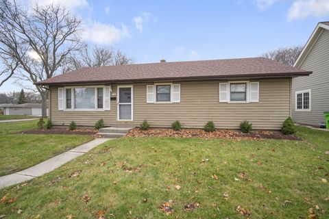 Photo of 5943 S 18th St, Milwaukee, WI 53221 (MLS # 1945032)