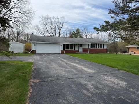 Photo of 17085 W Salentine Dr, New Berlin, WI 53151 (MLS # 1958769)