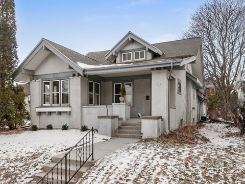Photo of 904 N 9th St, Manitowoc, WI 54220 (MLS # 1951723)