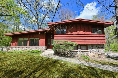 Photo of 4108 W Woodward Dr, Franklin, WI 53132 (MLS # 1962336)