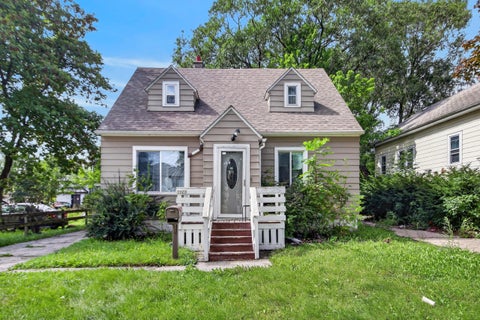 Photo of 5929 N 37th St, Milwaukee, WI 53209 (MLS # 1981970)