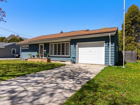 Photo of 2018 Menasha Ave, Manitowoc, WI 54220 (MLS # 1964028)