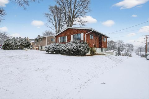 Photo of 5818 N 72nd St, Milwaukee, WI 53218 (MLS # 1944757)