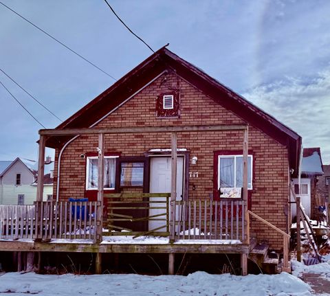 Photo of 717 Hubbard St, Racine, WI 53402 (MLS # 1945387)