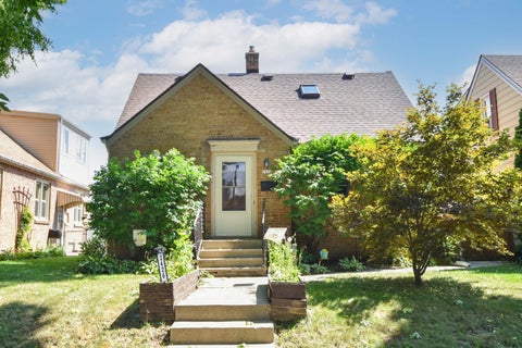Photo of 2426 S 73rd St, West Allis, WI 53219 (MLS # 1979559)