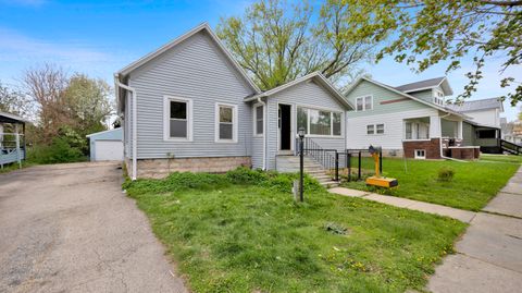 Photo of 46 8th St, Fond Du Lac, WI 54935 (MLS # 1971573)