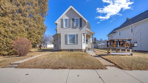 Photo of 2417 S 8th St, Sheboygan, WI 53081 (MLS # 1953805)