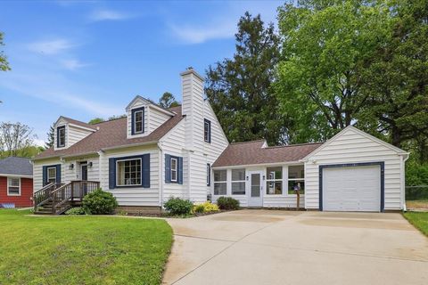 Photo of 1311 Garfield Ave, Waukesha, WI 53186 (MLS # 1963307)